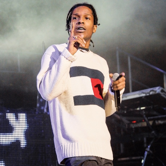 Tommy Hilfiger Other - Tommy Hilfiger classic big flag sweater"